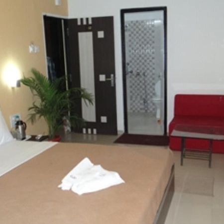 Linear Inn Indore Exteriör bild